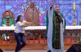 ,,მსუქანი ქალები სამოთხეში ვერ მოხვდებიან” - პასტორის ქადაგება და ქალის რეაქცია - ვიდეო ,,მსუქანი ქალები სამოთხეში ვერ მოხვდებიან” - პასტორის ქადაგება და ქალის რეაქცია - ვიდეო