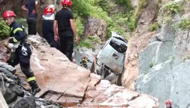 სამი მიცვალებული ერთ ოჯახში - შალვა შაბალაიძე და მისი ორი შვილი თუშეთში ავარიას ემსხვერპლნენ