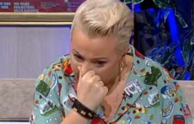 თეონა კონტრიძე: ,,მე რომ ყირიმში ვიმღერო, წმინდა გიორგი აღარასოდეს დამიბრუნებს აფხაზეთს" - ვიდეო თეონა კონტრიძე: ,,მე რომ ყირიმში ვიმღერო, წმინდა გიორგი აღარასოდეს დამიბრუნებს აფხაზეთს" - ვიდეო