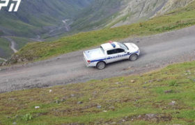 თუშეთში ავარიის დროს ხევში გადავარდნილების სამძებრო სამუშაოები შეწყდა