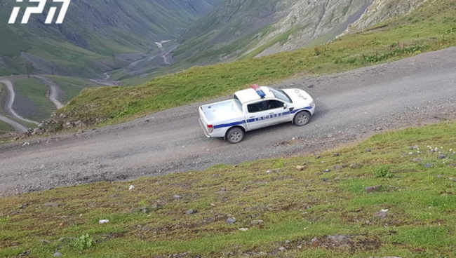 თუშეთში ავარიის დროს ხევში გადავარდნილების სამძებრო სამუშაოები შეწყდა