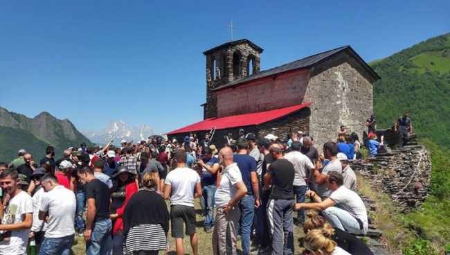 ამ ხატისთვის ხელის ხლება მხოლოდ ორჯერ შეიძლება - დღეს კვირიკობაა, გილოცავთ!