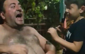 ხვიჩა მაღლაკელიძეს შვილმა მუცელზე ეპილაცია გაუკეთა - მუსიკოსის რეაქცია - ვიდეო ხვიჩა მაღლაკელიძეს შვილმა მუცელზე ეპილაცია გაუკეთა - მუსიკოსის რეაქცია - ვიდეო