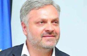 გიორგი ბარამიძე მეუფე პეტრეს: ,,არ გამოვა ეგ ამბავი, ბატონო პეტრე. ვერ მოგვატყუებთ!" გიორგი ბარამიძე მეუფე პეტრეს: ,,არ გამოვა ეგ ამბავი, ბატონო პეტრე. ვერ მოგვატყუებთ!"