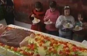 მკვდარი ლენინის ტორტი და კუბოების გამოფენა რუსეთში - ვიდეოები