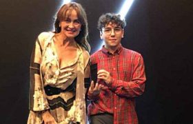 დალი ჩიტალაძე და გიორგი ნაზღაიძე შემოსავალს იყოფენ - "მთელი ცხოვრება ყველას ვემსახურები!" დალი ჩიტალაძე და გიორგი ნაზღაიძე შემოსავალს იყოფენ - "მთელი ცხოვრება ყველას ვემსახურები!"