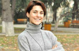 ლიკა ლოლომაძე: "შეყვარებული მყავს, მაგრამ ოჯახის შესაქმნელად პატარა ვარ" ლიკა ლოლომაძე: "შეყვარებული მყავს, მაგრამ ოჯახის შესაქმნელად პატარა ვარ"