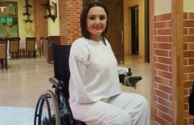 ხელისგულში შერჭობილი საკერავი ნემსები ბათუმელი გოგოსთვის საბედისწერო აღმოჩნდა - თათო მახარაძე უცნობ დაავადებას ებრძვის