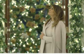 მელანია ტრამპმა თეთრი სახლი საშობაოდ უკვე მორთო - ვიდეო