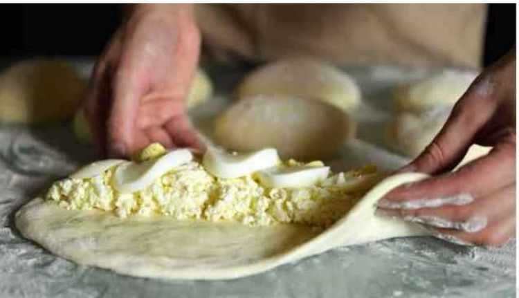 საშობაო ღვეზელის ორი რეცეპტი - თავად აირჩიეთ