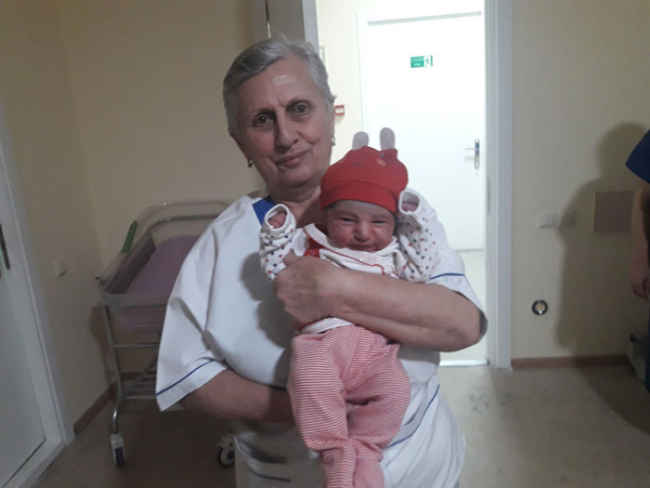 მაყვალა ტუღუში: ,,ჩემს ხელში 40 000 ბავშვი დაიბადა"