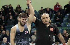 ლუკა მარიამიძის მამა შვილის ქომაგობისას ტრიბუნაზე გარდაიცვალა - ვიდეო