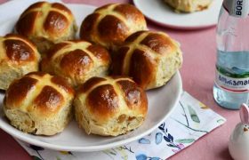 სააღდგომო ჯვრიანი ფუნთუშები - რეცეპტი