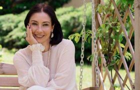 ნინო სუხიშვილი: ,,55 წლის ვარ, ყოველთვის 20 წლის გოგო ვერ ვიქნები, რამდენი ნაოჭიც გაქვს, იმდენი პრობლემა გაწერია სახეზე" ნინო სუხიშვილი: ,,55 წლის ვარ, ყოველთვის 20 წლის გოგო ვერ ვიქნები, რამდენი ნაოჭიც გაქვს, იმდენი პრობლემა გაწერია სახეზე"