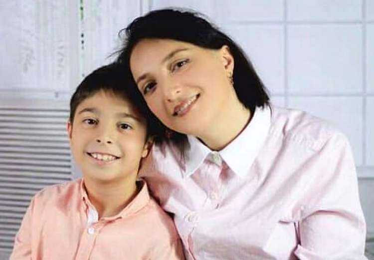 ინტერვიუ ექთანთან, ვისგანაც კოვიდ-19 შვილს, დედამთილს და 6 თანამშრომელს გადაედო