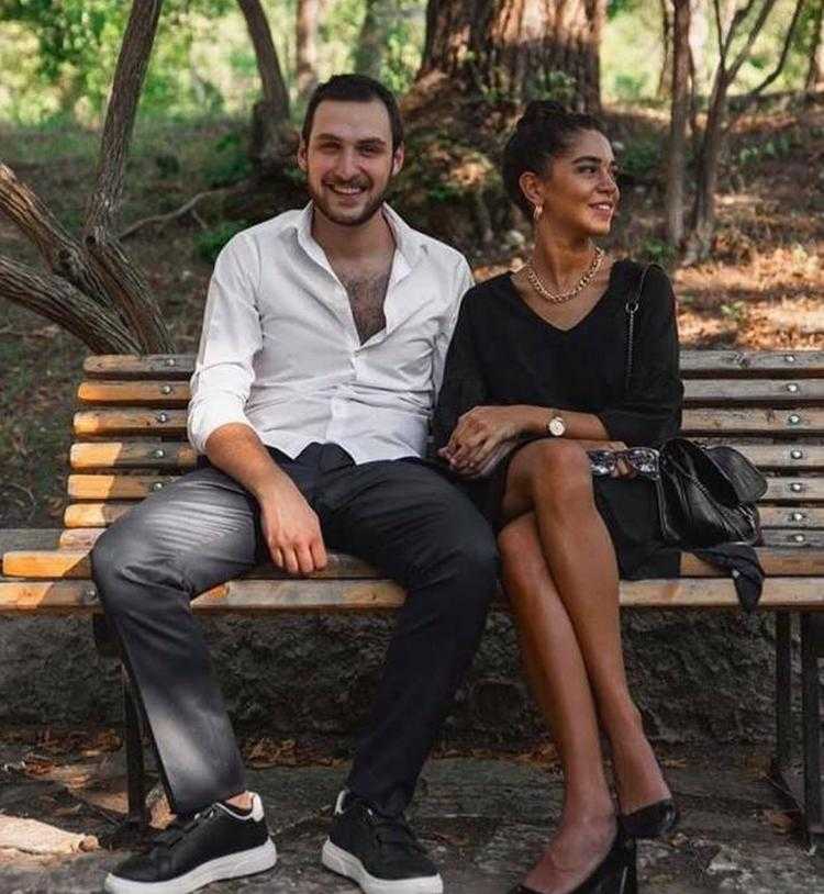 ჩცდ-ს მსახიობები დაინიშნენ - ჩიკას ,,შვილმა" საყვარელ ქალს ხელი სცენიდან სთხოვა - ვიდეო