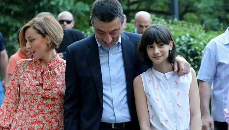 გიორგი და თამუნა გახარიებს განსაკუთრებული დაძმობა აქვთ - ვინ არიან პრემიერის ოჯახის წევრები