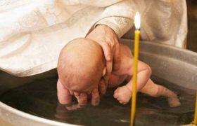 ნათლობისას 6 კვირის ბავშვი დაიხრჩო, მას ცხვირი სისხლით ჰქონდა სავსე - რა მოხდა რუმინეთში