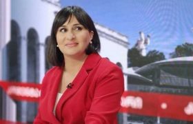 თამუნა ჩიხლაძე: ,,აქამდე ლეპტოპი ფარავდა ამბავს, რის გამოც დიდი ხანია, პიჯაკები ბოლომდე აღარ მეკვრება'' თამუნა ჩიხლაძე: ,,აქამდე ლეპტოპი ფარავდა ამბავს, რის გამოც დიდი ხანია, პიჯაკები ბოლომდე აღარ მეკვრება''