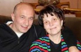 ზურა დოიჯაშვილის ცოლი ქმრის საფლავს ვერ ტოვებს - ,,ისევ ნაქირავებ ბინაში ვცხოვრობთ"