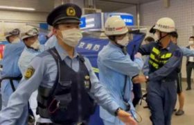 ბედნიერი ქალების დანახვამ გააღიზიანა და მათ დანით დაერია - რა მოხდა იაპონიაში