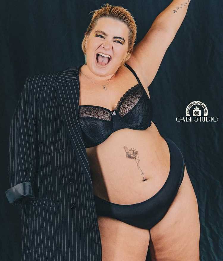 ,,აჯანყებაა მის წინააღმდეგ, როგორ გაბედა სექსუალურობა, როცა 90/60/90 არ არის'' - გოგონა გურამ შეროზიას კლიპიდან