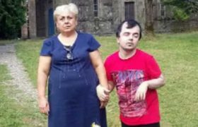 29 წლის ჯაბა მურცხვალაძეს თავში კისტა აქვს და მეექვსე ოპერაცია სჭირდება - ,,ღმერთის და კეთილი ადამიანების იმედად ვართ" 29 წლის ჯაბა მურცხვალაძეს თავში კისტა აქვს და მეექვსე ოპერაცია სჭირდება - ,,ღმერთის და კეთილი ადამიანების იმედად ვართ"