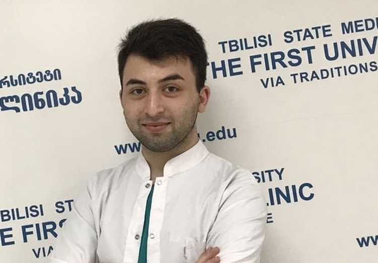 ექიმი: ,,რა მჭირს, რატომ ვიხრჩობიო, მეკითხებიან... პალატიდან გამოსვლას ვერ ვასწრებ, რომ სატურაცია ნახევრდება''