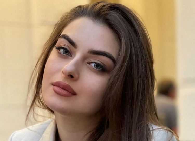 ,,ქმრის თეთრეულის გარეცხვა, პერანგების გაუთოვება ჩემი მოვალეობაა, ამაში ვხედავ ქალურ ბედნიერებას, ვიზრუნო მასზე" - ელიზაბედ დევაძის პოსტი ვირუსივით ვრცელდება