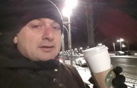 ,,გუშინ მივღიღინებ ბერლინის ქუჩებში და უცებ მესმის: ,,ზდაროვა, ბრატ" - რას წერს ვატო გელაშვილი