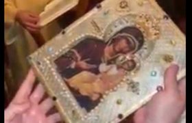 ამერიკაში ღვთისმშობლის ხატს მირონი სდის