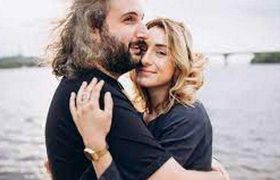 მარინა კარპი: ,,დედაჩემს ცრემლების გარეშე ვერ ველაპარაკები" მარინა კარპი: ,,დედაჩემს ცრემლების გარეშე ვერ ველაპარაკები"