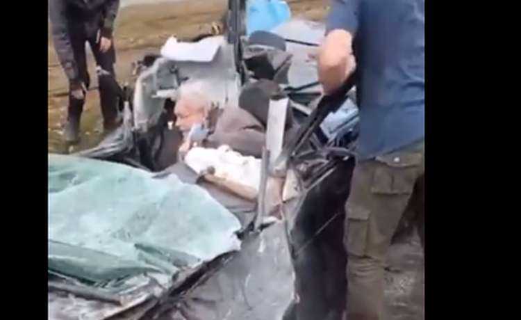 უკრაინელები მძღოლის ამოყვანას ცდილობენ, რომელსაც ტანკმა გადაუარა