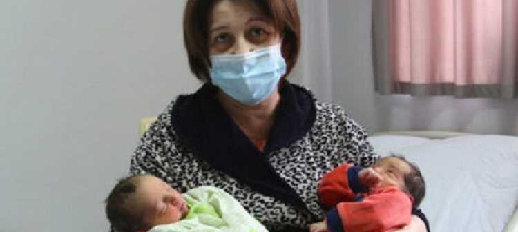 დედა 52 წლისაა, მამა 65-ის - მარიამი და დავითი საკეისრო კვეთით დაიბადნენ