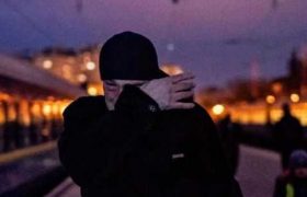 გიორგი ქებურია ცოლს და შვილებს ემშვიდობება ოდესის სადგურში