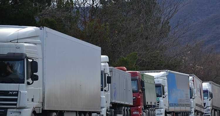 ,,მხოლოდ ოჯახში დაბრუნება გვინდაო" - უკრაინელი მძღოლები გომში დგანან