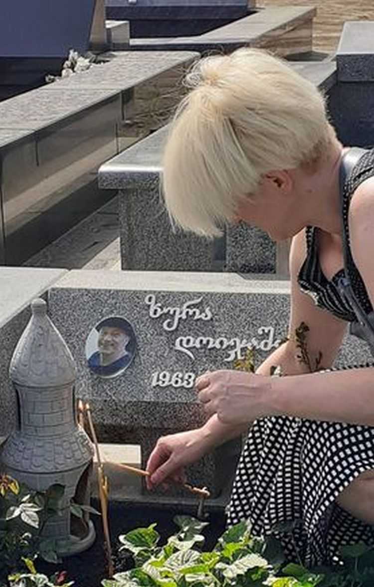 მიხეილ ზაქარიაშვილი: ,,ყოჩაღ, ქეთი, დოიჯას საფლავი როგორც ზურას ეკუთვნოდა, ისეა - სადა, ყვავილებით გაწყობილი, ლამაზი სურათი"