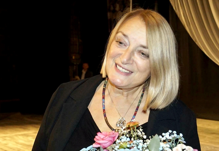 მაკა მახარაძე: ,,ზოგჯერ ,,კეთილისმსურველები" იაგოსავით შხამს ჩაგაწვეთებენ, მაგრამ დრო ყველაფრის მკურნალია" - რატომ არ შეასრულეს მედეა ჩახავას ანდერძი მისმა შვილებმა მაკა მახარაძე: ,,ზოგჯერ ,,კეთილისმსურველები" იაგოსავით შხამს ჩაგაწვეთებენ, მაგრამ დრო ყველაფრის მკურნალია" - რატომ არ შეასრულეს მედეა ჩახავას ანდერძი მისმა შვილებმა