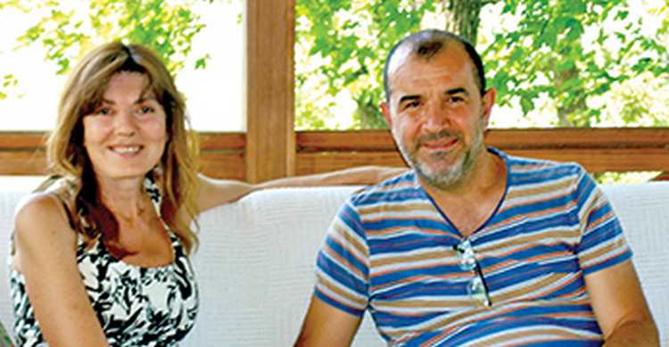 ,,ჩემი და ჩემი მეუღლის სიყვარული ყოველდღიური ზრუნვით გამოიხატება" - ზაზა ხუციშვილს ცოლმა ვარდების ბაღი გაუშენა ,,ჩემი და ჩემი მეუღლის სიყვარული ყოველდღიური ზრუნვით გამოიხატება" - ზაზა ხუციშვილს ცოლმა ვარდების ბაღი გაუშენა