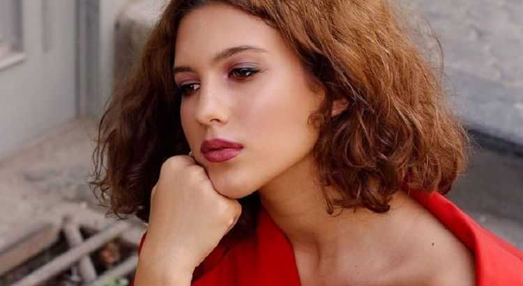 რუსკა ქარქაშაძე: ,,უმცროს დაზეც ვზრუნავ, 13 წლიდან მაქვს შემოსავალი და აბსოლუტურად დამოუკიდებელი ცხოვრება" რუსკა ქარქაშაძე: ,,უმცროს დაზეც ვზრუნავ, 13 წლიდან მაქვს შემოსავალი და აბსოლუტურად დამოუკიდებელი ცხოვრება"