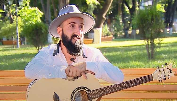 საბა საფარელი: ,,ჩემი ურთულესი გზის გამო შვილისგან შორს ვარ" - ქუჩის მუსიკოსის ტკივილი და სიხარული საბა საფარელი: ,,ჩემი ურთულესი გზის გამო შვილისგან შორს ვარ" - ქუჩის მუსიკოსის ტკივილი და სიხარული