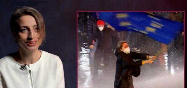 ქალი ევროკავშირის დროშით - ,,ეს იყო სიბრაზე, კონსტიტუციის თავზე გადახევა" ქალი ევროკავშირის დროშით - ,,ეს იყო სიბრაზე, კონსტიტუციის თავზე გადახევა"