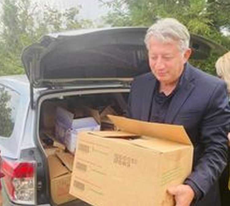 პოეტმა მაია ხოფერიამ ფოთში საქველმოქმედო საღამო გამართა - ,,გურიაში სტიქიით დაზარალებულ 20 ოჯახს პროდუქტებით დავეხმარეთ"