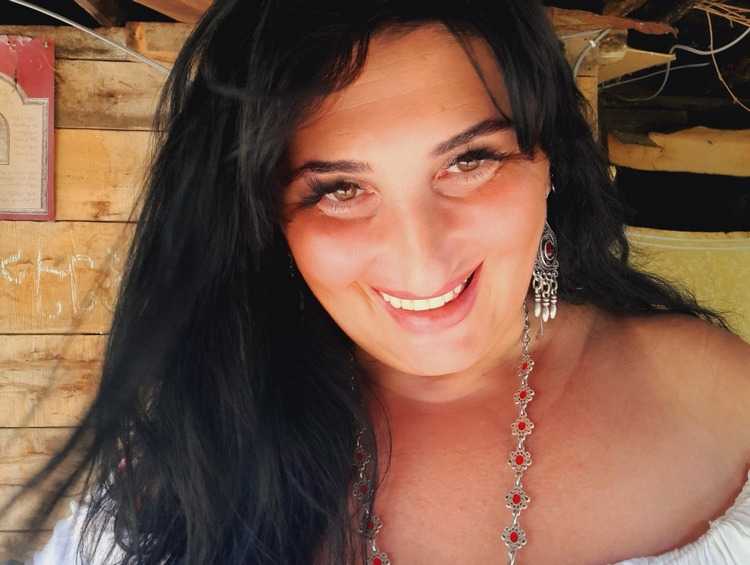 თეა ჩეჩელაშვილი: „იმდენი უარყოფითი სიტყვა მივიღე ადამიანებისგან, რომ კატებთან ურთიერთობას ვამჯობინებ” როგორ შეხვდა ყოფილი ჟურნალისტი 50+ასაკს - „ეს საკუთარი თავის პატივისცემისა და დაფასების ასაკია"