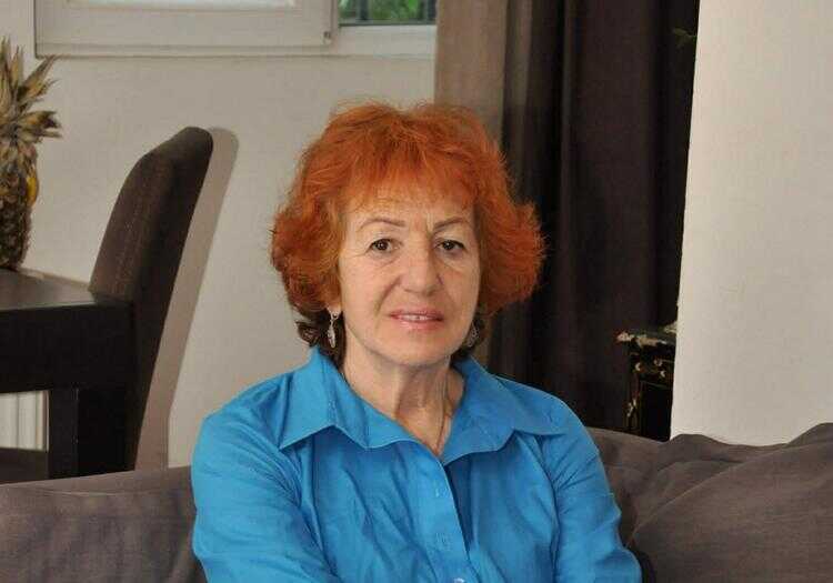 ნანა ცინცაძე: „საახალწლოდ 100-დან 150-მდე ნამცხვარ „სიგარეტს“ ვაცხობ“ 