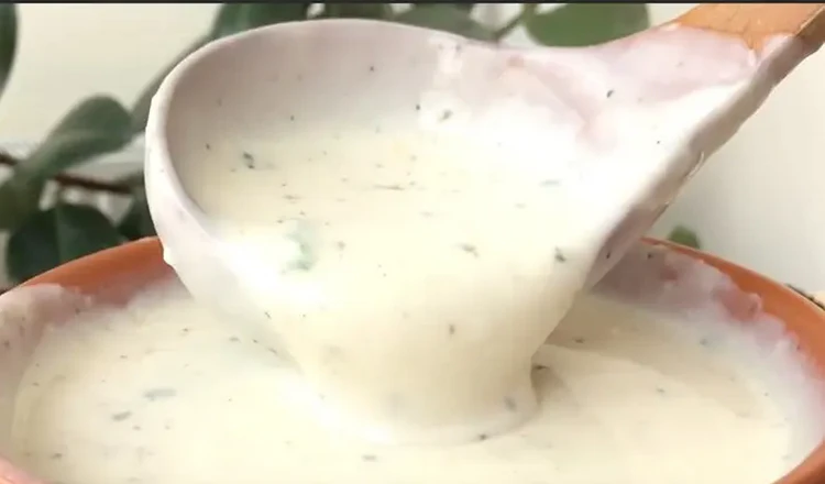 ბეშამელი – სოუსების დედოფალი – 200-წლიანი ისტორია და კლასიკური რეცეპტი