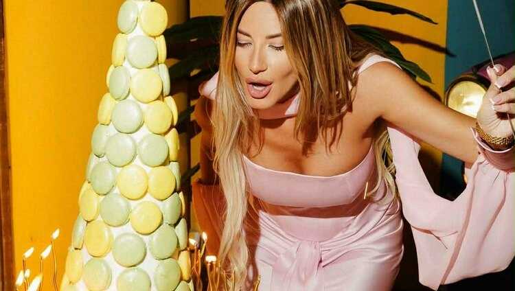 თამთა კვარაცხელია: „ჩემი შექმნილი კაბების ღირებულება 4000 დოლარიდან იწყება“