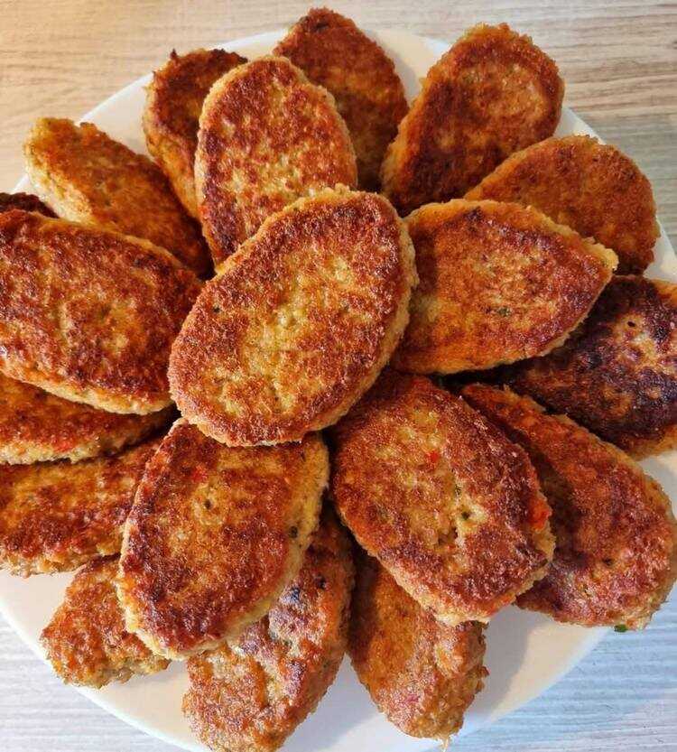 სამარხვო შვრიის კატლეტის რეცეპტი&nbsp;- „ტყემალი, ტომატის საწებელი და ეგაა“