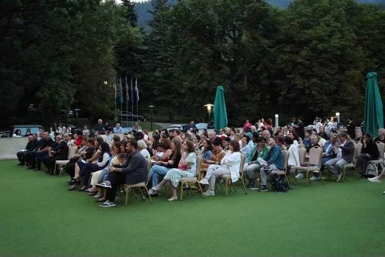 ბათუმში ლიანა ისაკაძის სახელობის ფესტივალისადმი მიძღვნილი პრესკონფერენცია გაიმართა