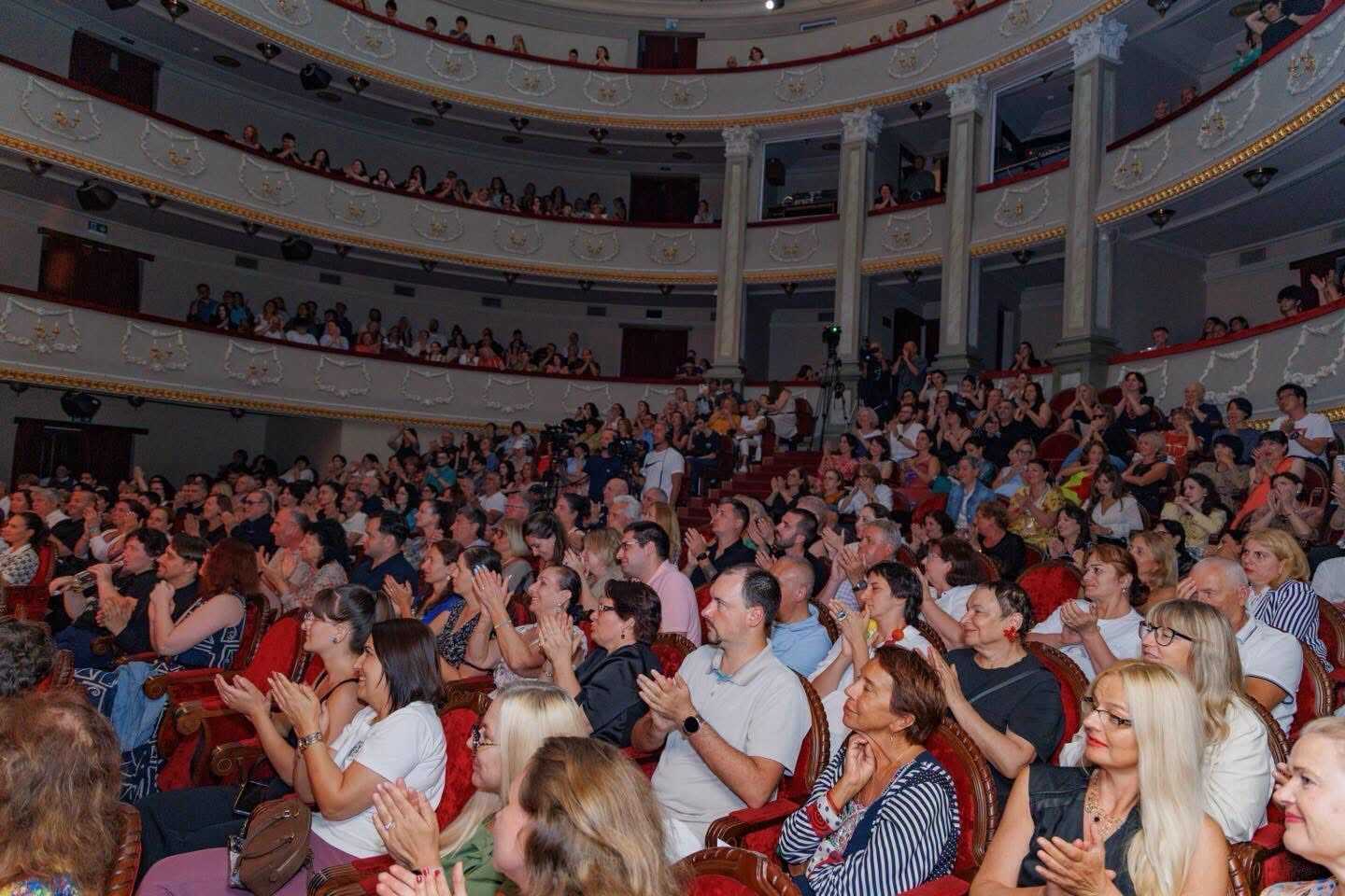 „ღამის სერენადების“ ბათუმის კონცერტები ტრიუმფით დასრულდა